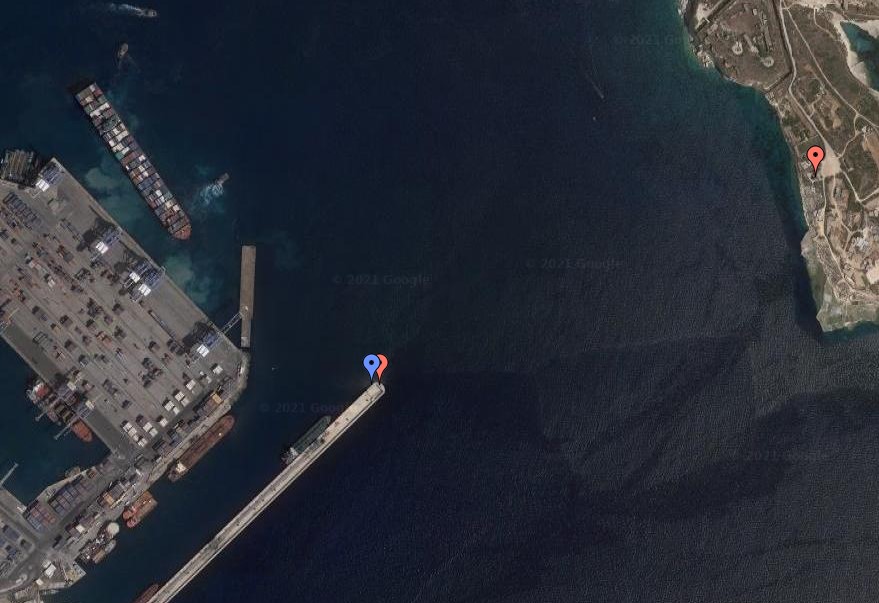 The blue marker shows the position of the sea level station 
													on the breakwater outside Marsaxlokk Bay.